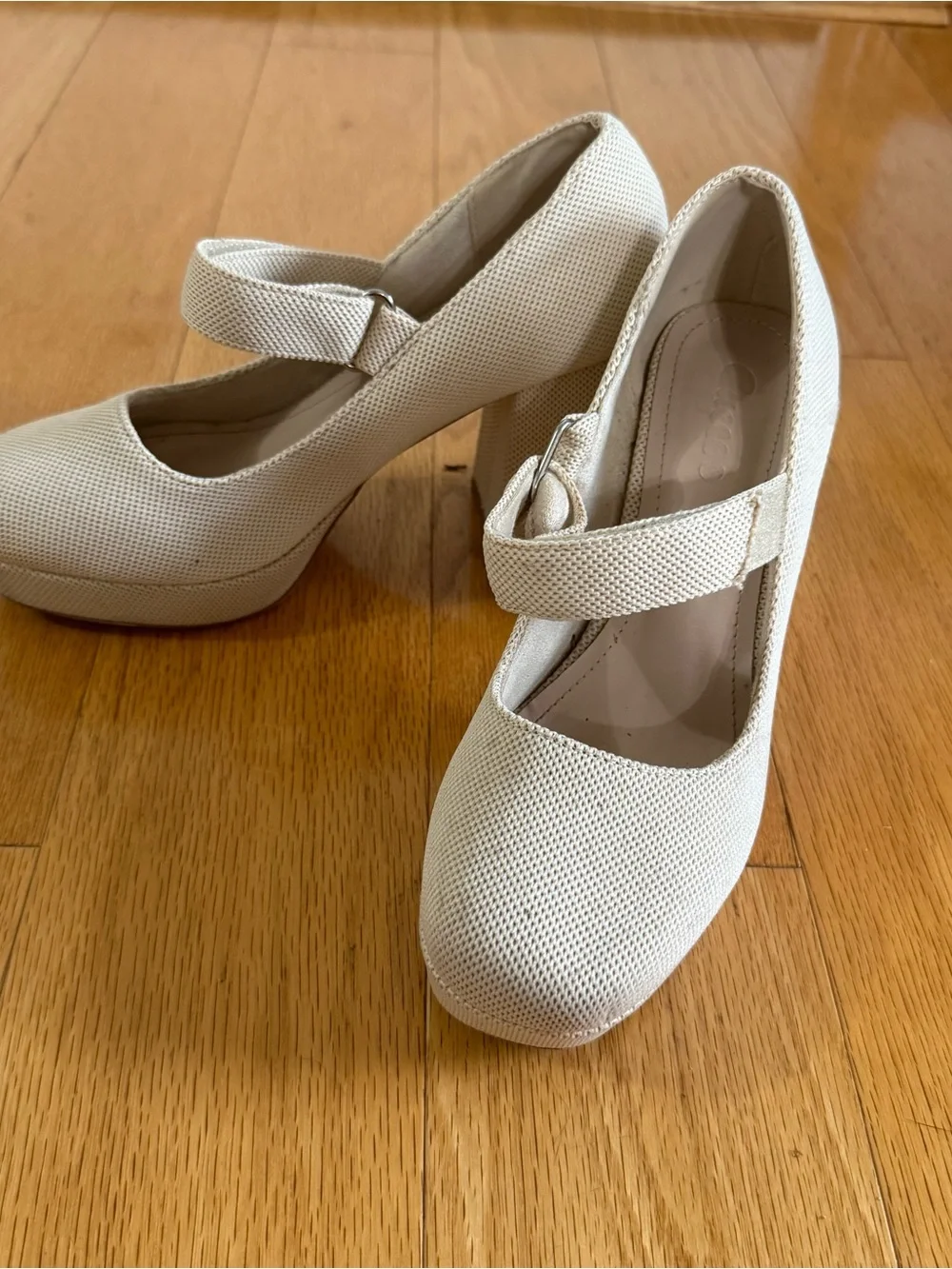 Tan beige fabric Mary Jane shoes platform heels size 6 .